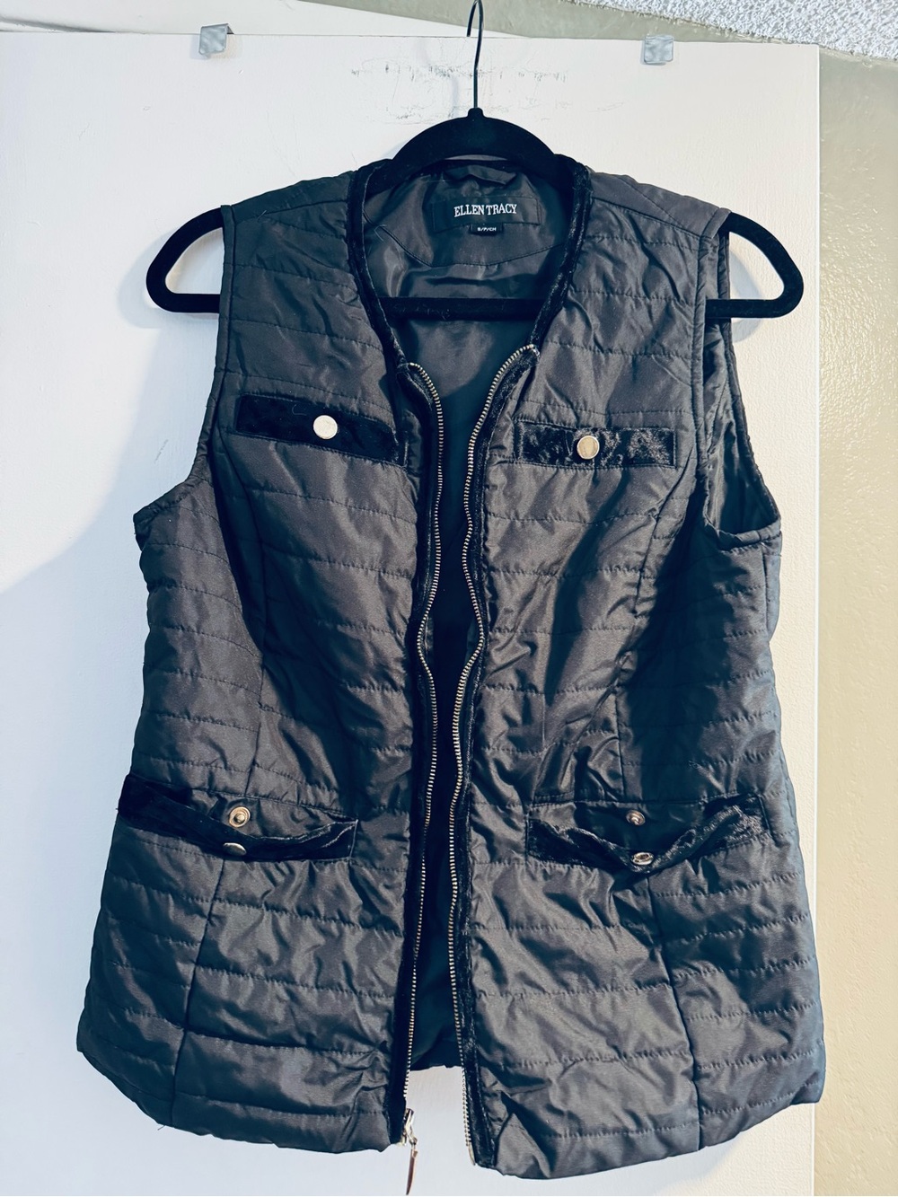 Ellen Tracy Quilted Black Sleeveless Zip-Front Vest